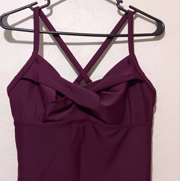 Athleta Twister Tankini Swim Tank Cross Back Burgundy Berry Sz36B/C - Picture 3 of 13